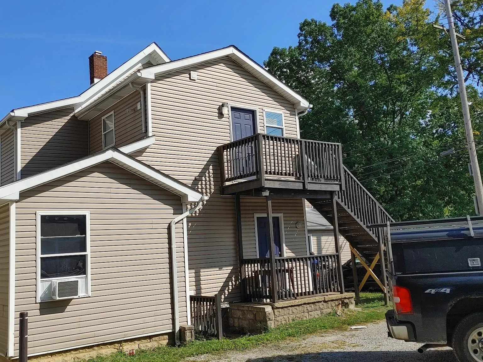 3 bed, 930 sqft, $1,300 — Photo 1