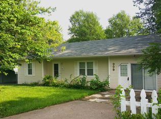 909 Collier Ln, Fulton, MO 65251