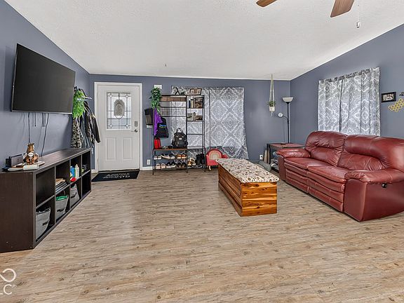 3rd image of 415 3rd St