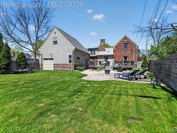 3rd image of 123 Riddle St