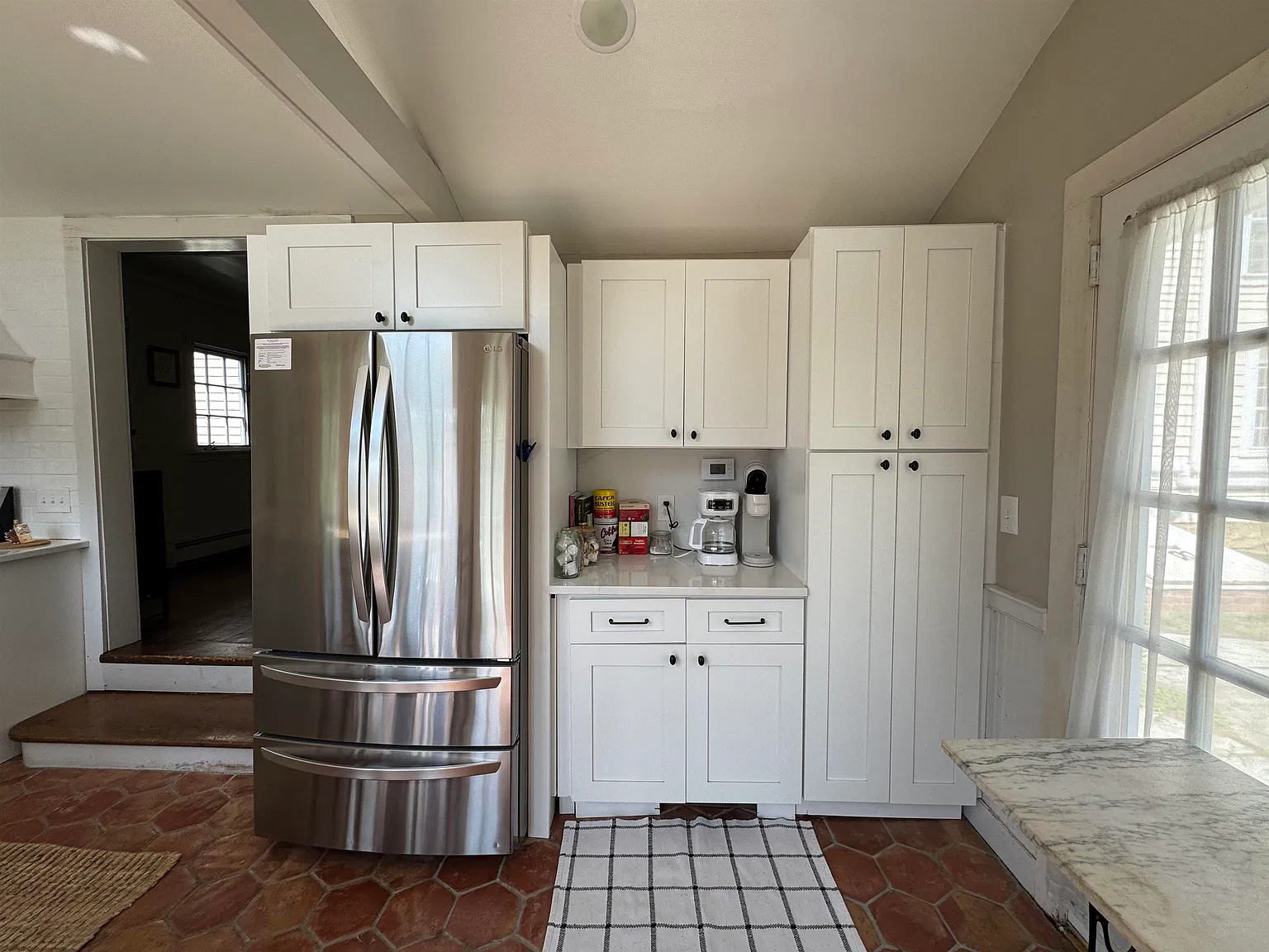 3 bed, 1.5 bath, 1800 sqft, $6,500 — Photo 2