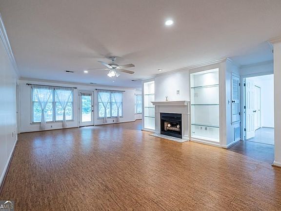 4th image of 5 Plantation Dr NE #A