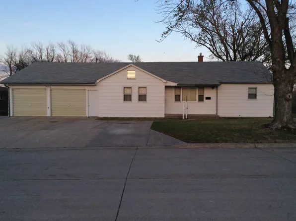 940 S 7th Ave, Broken Bow, NE 68822