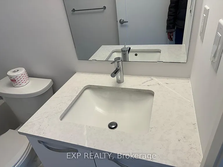 75 James St S #2513 — Photo 23