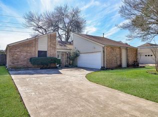 15111 Plaza Libre Dr, Houston, TX 77083