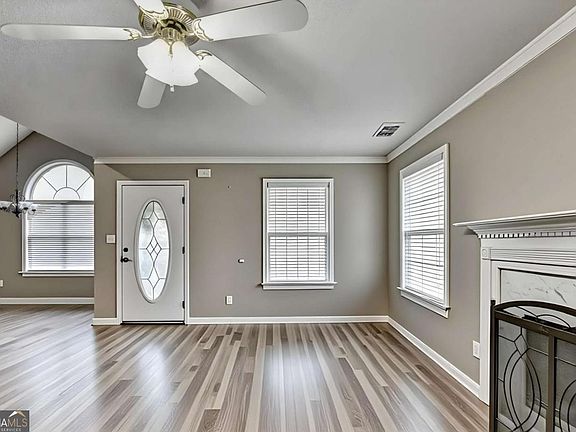 4th image of 915 Cove Pl