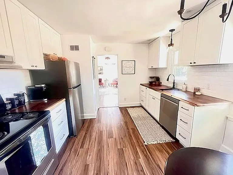 113 W Saint Paul St — Photo 3