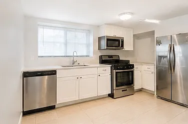 90 Fernwood Ave #1