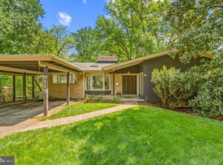9115 Le Velle Dr, Chevy Chase, MD 20815