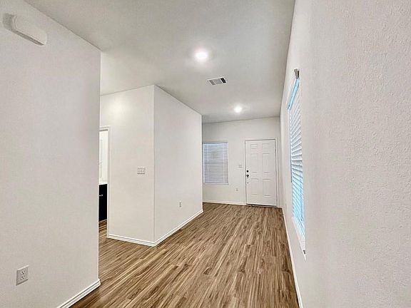 3rd image of 14217 Lyndora Ln