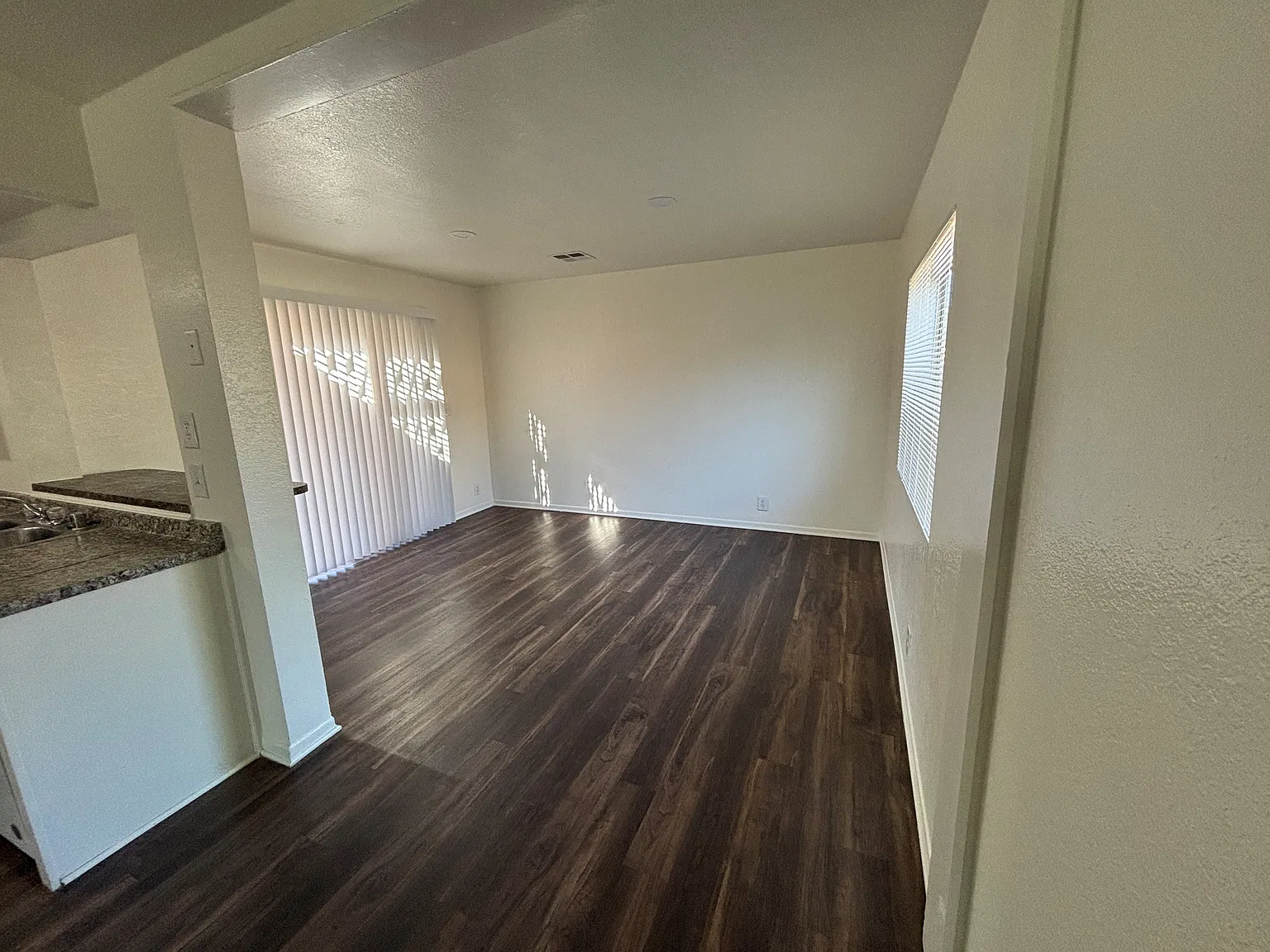3 bed, 1128 sqft, $2,250 — Photo 3