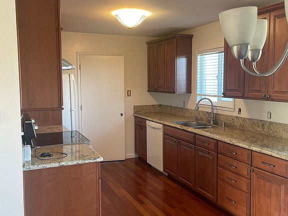 3rd image of 3511 Longview Dr