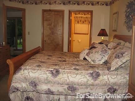 Master Bedroom
						:
						Walk in closet, porch