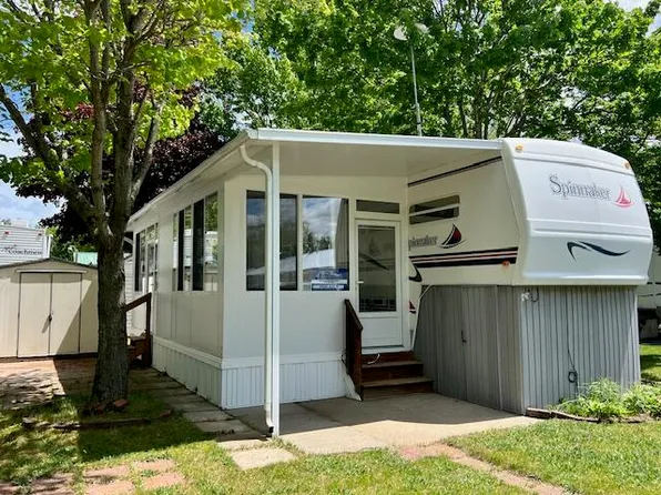 10020 N Musson Rd #155, Six Lakes, MI 48886