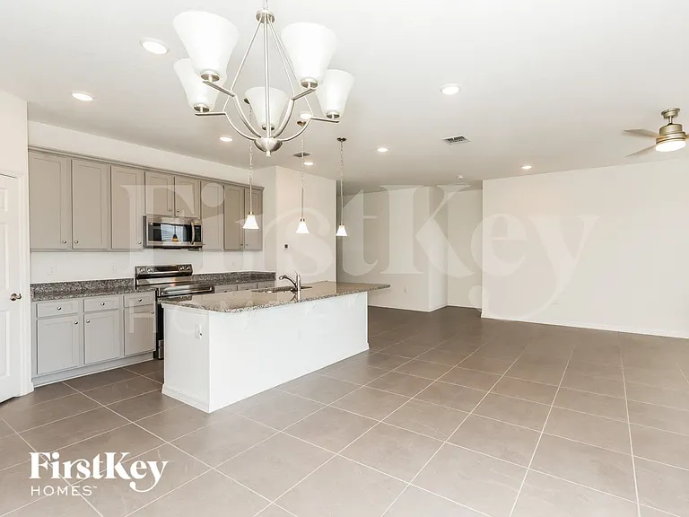 331 Corbel Ln — Photo 4