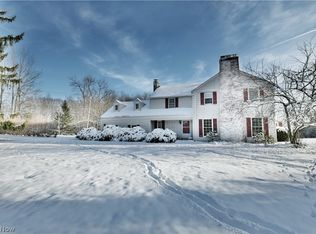 15061 Hawthorne Ln, Chagrin Falls, OH 44022