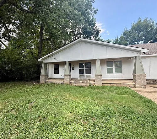 1215 Haltom St Photo 1