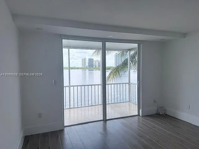 Point East Sec 4 Condo — Photo 4