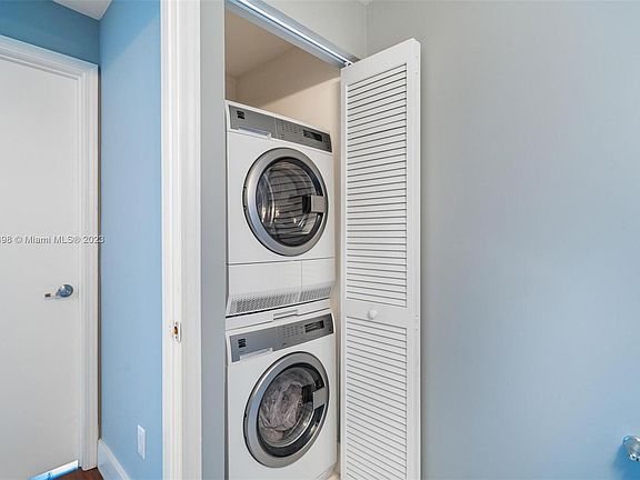 4th image of 601 NE 36th St APT 1807