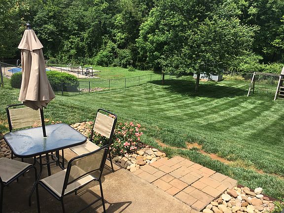 4th image of 301 N Meadow Dr