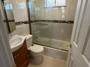 1740 202nd St #1, Bayside, NY 11360