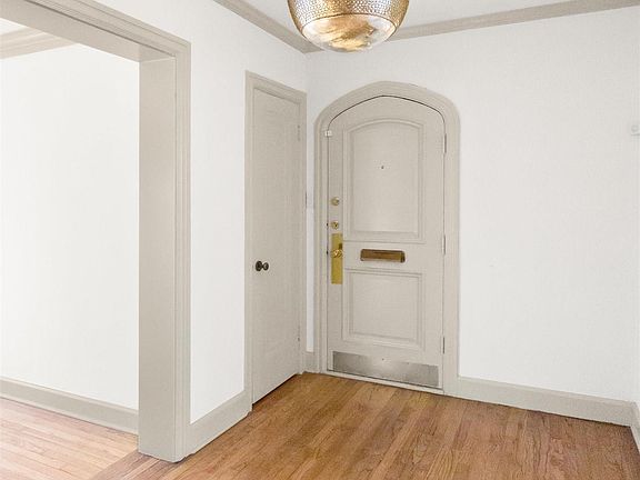 3rd image of 401 W 4th St