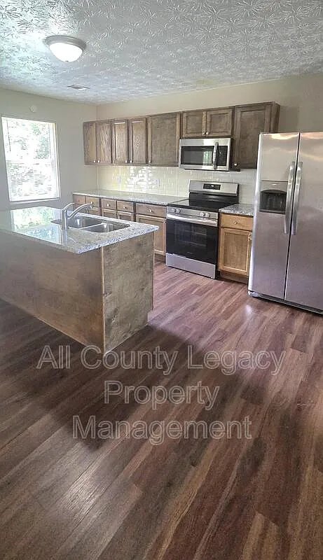 3 bed, 2.0 bath, 1464 sqft, $1,695 — Photo 3