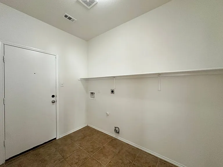 5304 Capricorn Loop — Photo 17