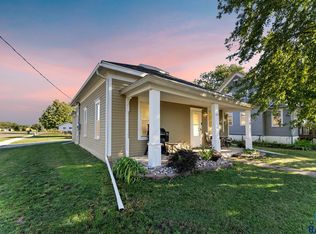 220 W Rummel Ave, Lennox, SD 57039