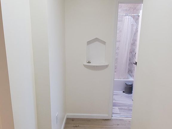 4th image of 2032 Revere Ave