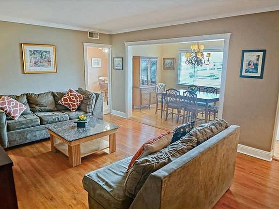 4th image of 6425 Nagle Ave