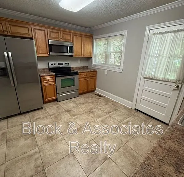 310 S High St — Photo 2
