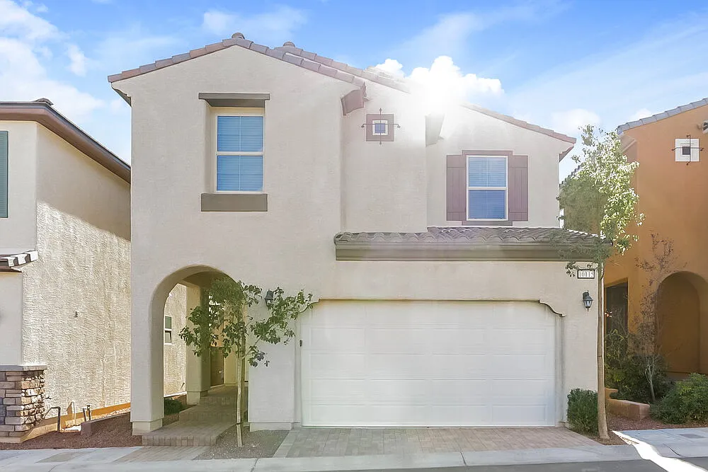 3 bed, 2.5 bath, 1447 sqft, $2,075 — Photo 1