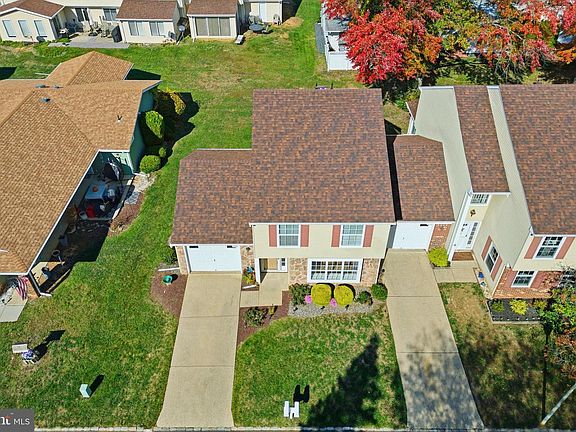 4th image of 376 A Stirling Dr