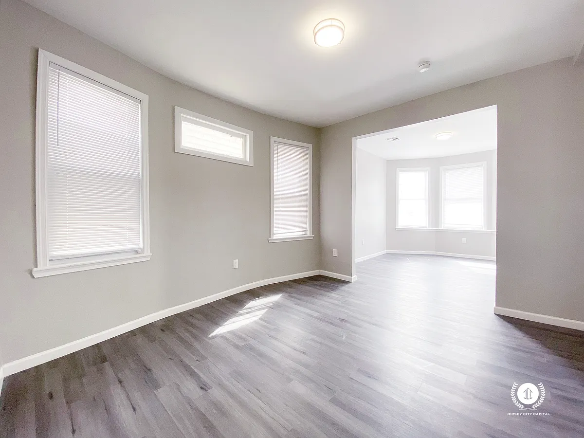 Building Photo - 48 Dwight St #2