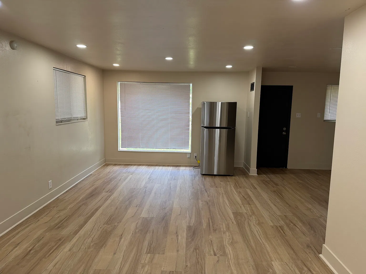 3 bed, 912 sqft, $1,475 — Photo 2