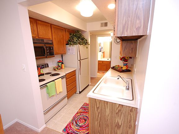 5th image of 8417 Chadwood Lane East Dr APT 3B