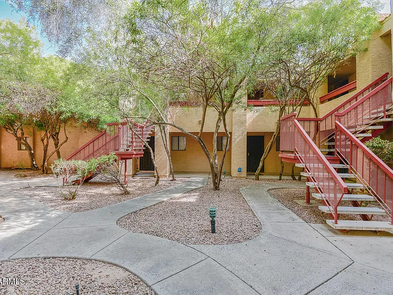 3131 W Cochise Dr #213 — Photo 4