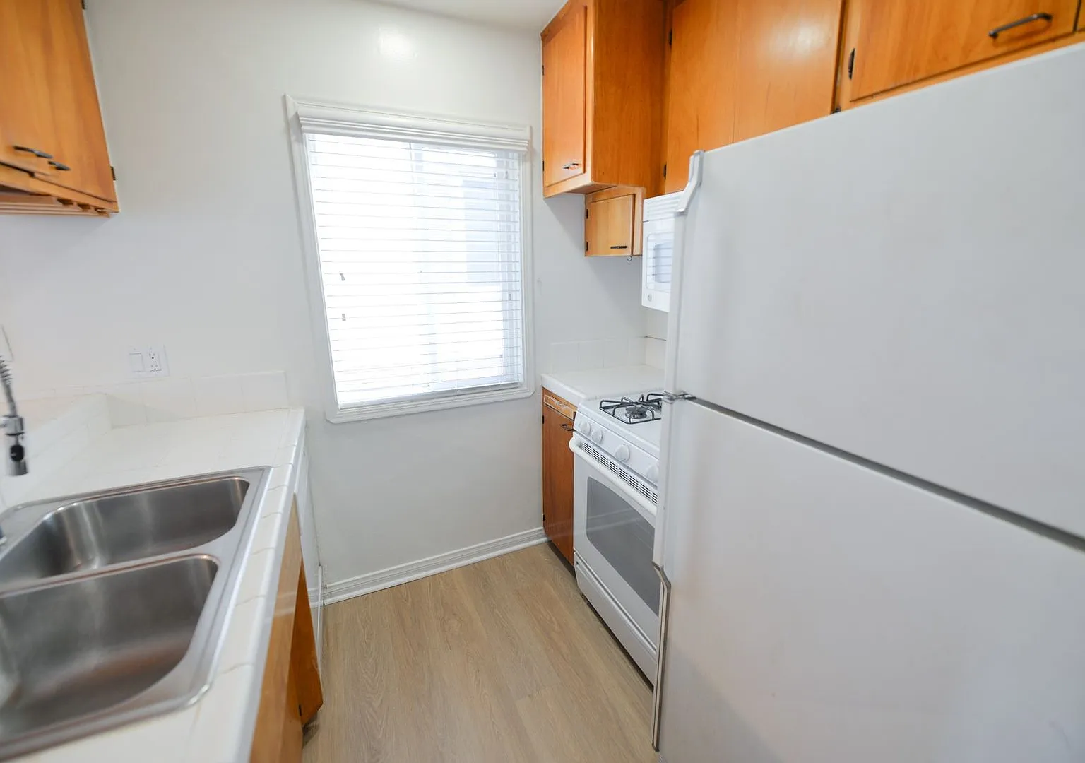 2715 Calle Del Comercio — Photo 4