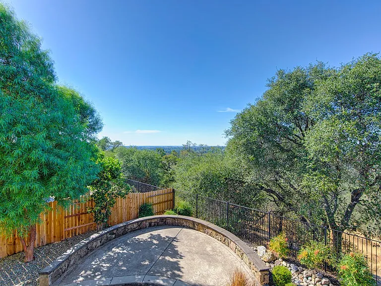 7029 Pembroke Way — Photo 104