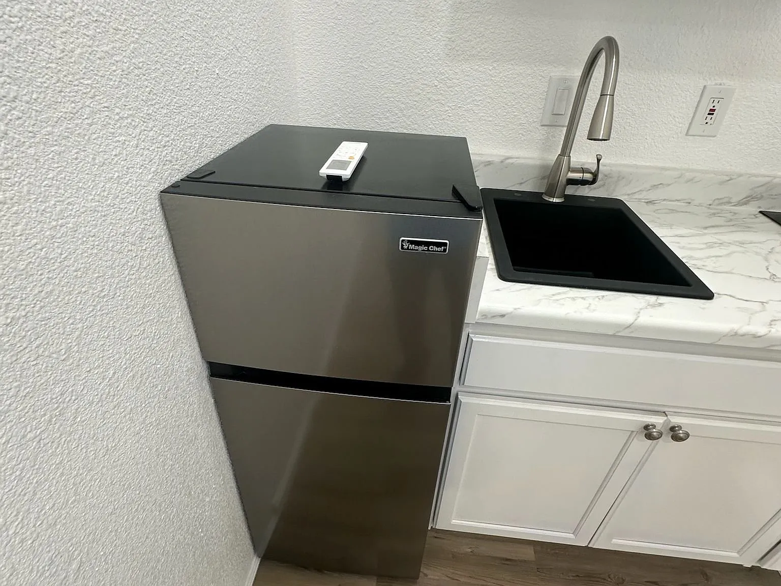 Cozy Riverbank Studio| 3220 Pocket Ave | $1000 | Available 10/02/2026 — Photo 2