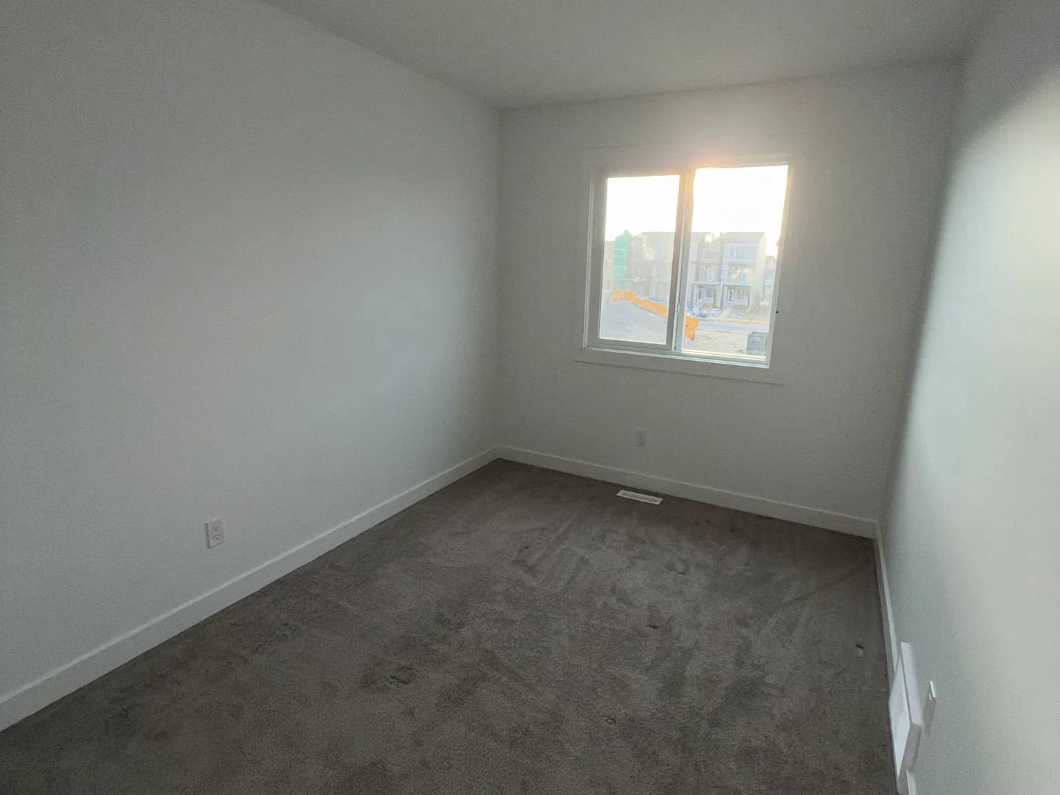 440 29 Street SW — Photo 4