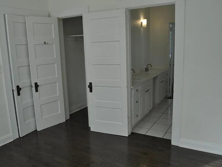 1305 S Albany Ave #B — Photo 12