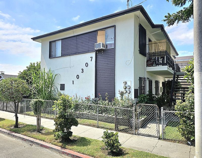 1st image of 10307 Juniper St