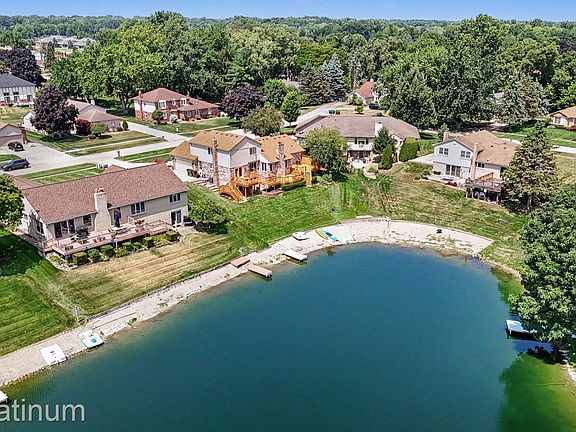 4th image of 46916 Spruce Dr