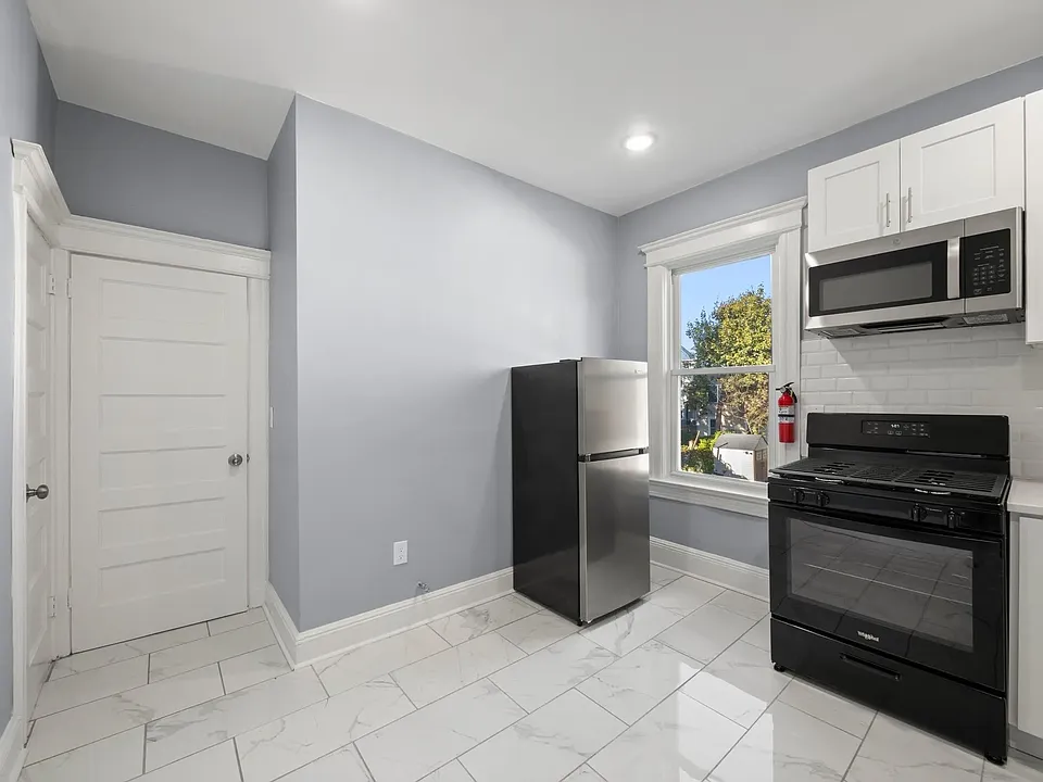214 Wegman Pkwy #2