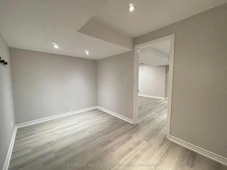2276 Whistling Springs Cres — Photo 25