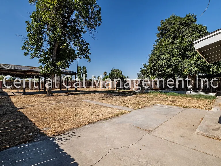10421 Glenn St — Photo 15