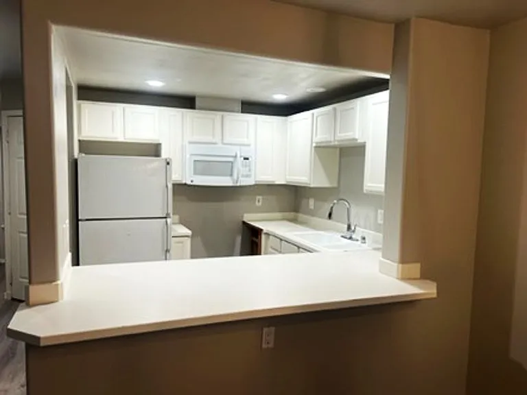 1008 Sunset Blvd NE #B — Photo 9