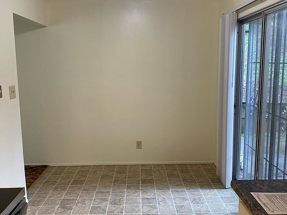 Dine-in kitchen